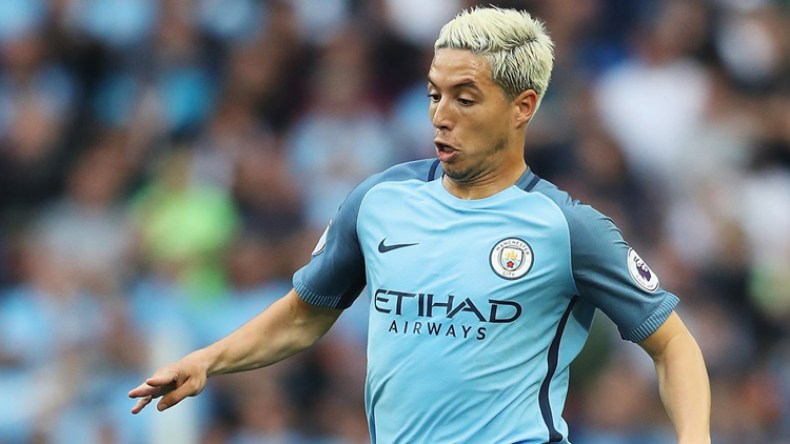 إيفرتون يسعى لإعادة سمير نصري إلى الحياة مرة أخرى