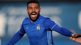 “إغراء” سوداني بِحمل شارة القائد لإقناعه بِالبقاء