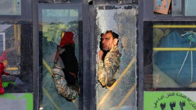 إتمام إجلاء سكان من بلدتين مواليتين للأسد