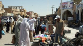 سوق فوضوي يهدد أصحاب محلات تجارية بالإفلاس في الوادي