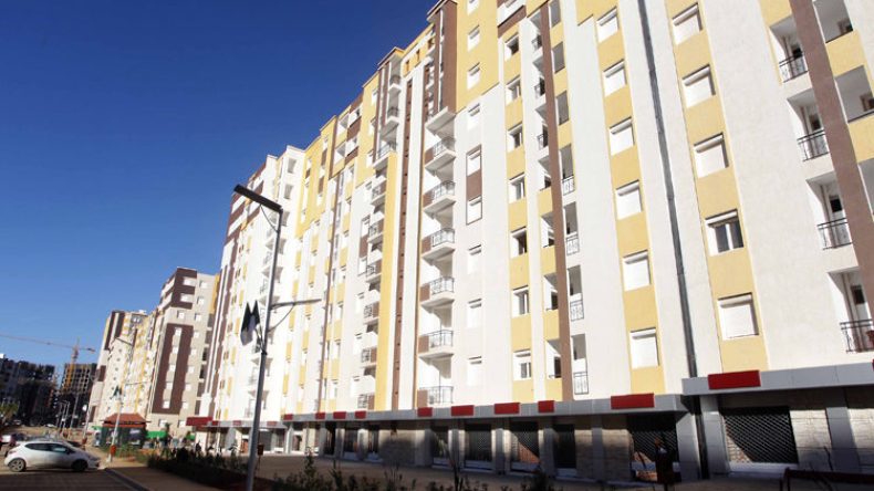 مستفيدون بحي 2500 مسكن “عدل” بسيدي عبد الله يهددون بالاحتجاج
