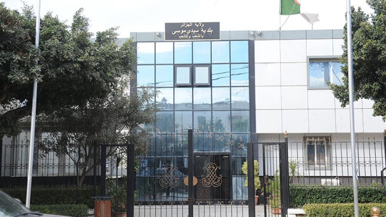 انقطاع الكهرباء وتذبذب مياه الشرب وانعدام النظافة يؤرق السكان