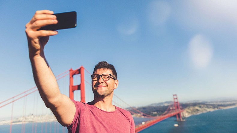  شباب يعيشون بالوكالة على فايسبوك وأنستغرام