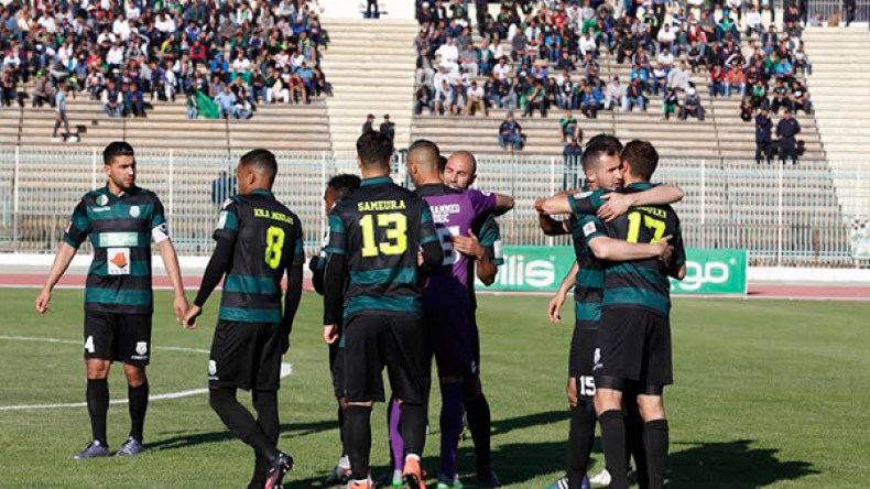 “السنافر” يلامسون اللقب.. والحراش يضع قدما في الرابطة الثانية