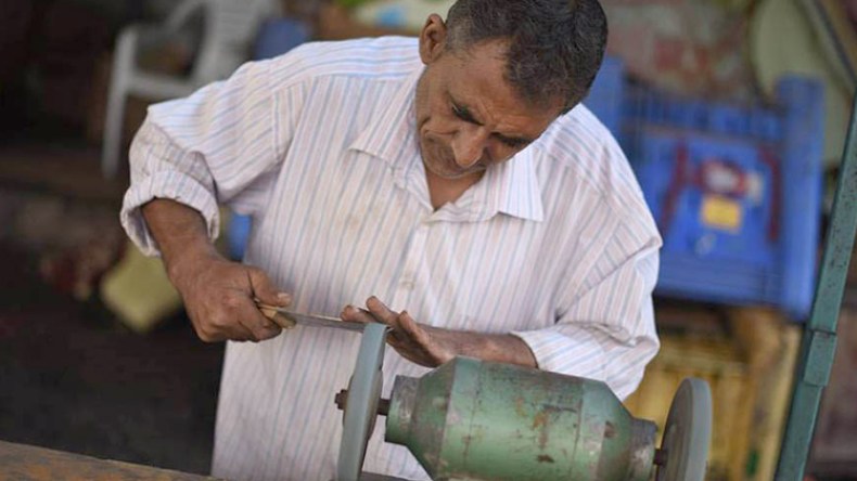 مهن موسمية تظهر أيام عيد الأضحى وتدر مصروفا على أصحابها