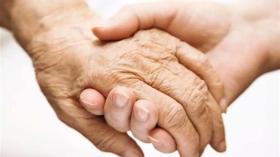 شاهد.. ردة فعل أم فاجأها ابنها بشراء فيلا