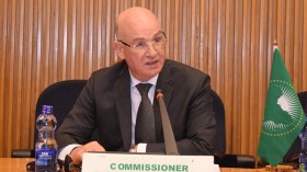 شرقي يدعو لتمكين الشعب الصحراوي من تقرير مصيره