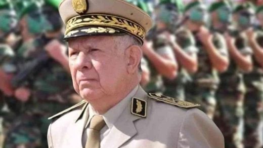 الفريق أول شنقريحة يستقبل مدير الدائرة العامة لسياسة الجيش الفيتنامي