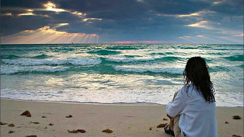 مراهقات يرتمين في أحضان الشواطئ والفنادق والملاهي