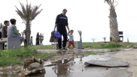 نفايات متراكمة.. تسرب مياه قذرة وتدهور المساحات الخضراء