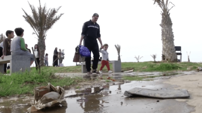 نفايات متراكمة.. تسرب مياه قذرة وتدهور المساحات الخضراء