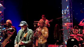 فرقتا “راينا راي” و”فريك لان” تلهبان ساحة قصر الثقافة