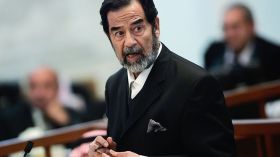 سياسي عراقي يكشف رسالة من صدام بسجنه