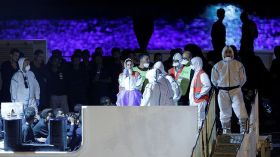 إيطاليا تسمح بإنزال مهاجرين عالقين في صقلية