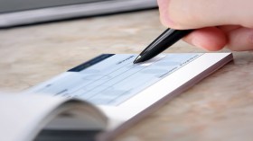 توقيف رجل أعمال بعد توقيع 21 صكّا بـ5 ملايير دون رصيد!