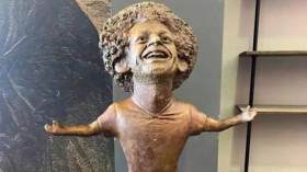 الصحافة البريطانية تسخر من تمثال صلاح..