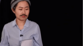 شاهد.. فتاة صينية تقلد الزعيم عادل إمام!