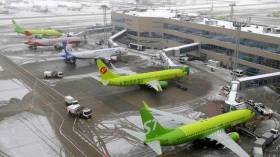 طائرة روسية تهبط اضطرارياً