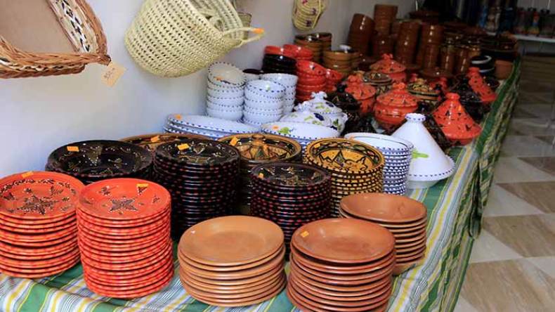 جزائريات ينشدن “بنة زمان” في قدور الطين والطاجين المغربي