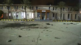 شاهد.. لحظة قصف الكلية العسكرية في طرابلس