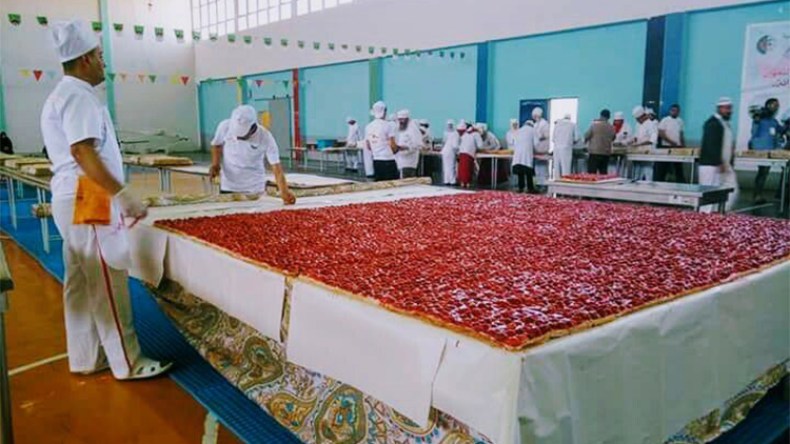 طورطة فراولة جيجلية تدخل كتاب غينيس