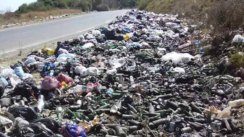 طريق بجاية – تيزي وزو.. مزبلة بطول 50 كيلومترا