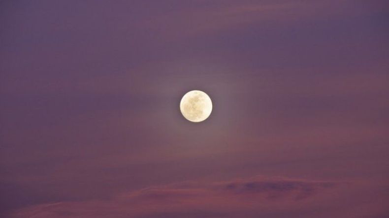 في ظاهرة فلكية نادرة.. هكذا سيختفي القمر الثاني