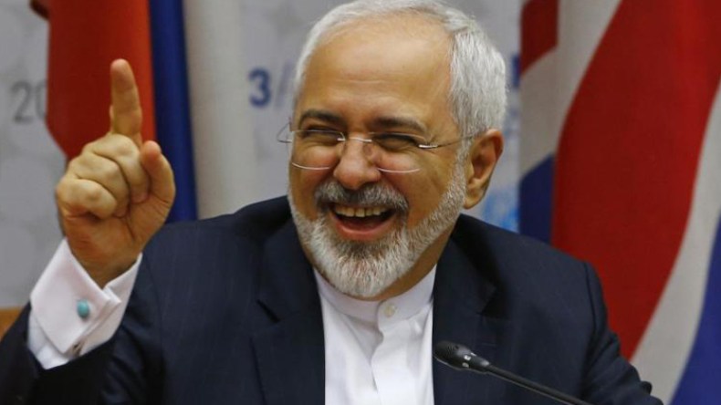 ظريف يستخدم “تحدي السنوات العشر” للسخرية من بولتون