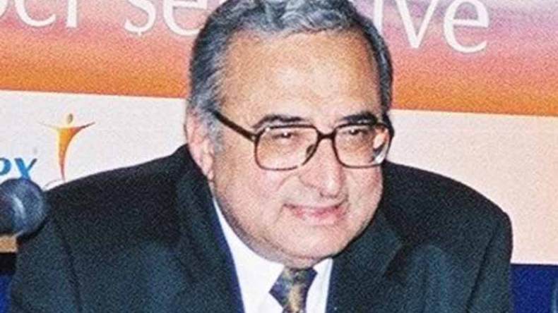 فيلسوف الحياة الأديب عادل صادق بصالون الجزائر