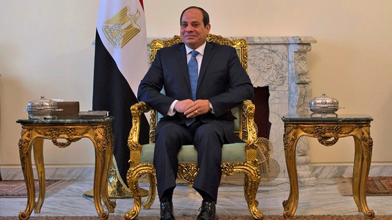 السيسي يطالب بتعيين مدرب محلي لتدريب الفراعنة