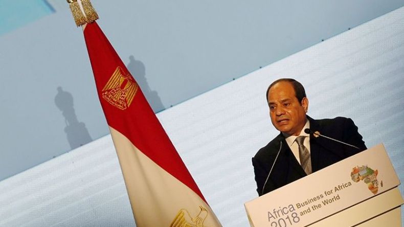 اشتراط الإذن لسفر مسؤولين يثير جدلاً في مصر