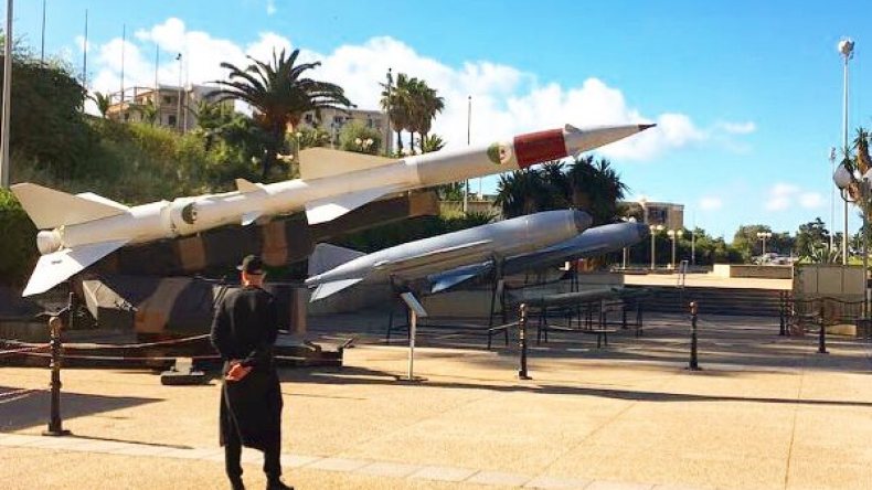 “غزال” مُعجب بِقدرات الجيش الوطني الشعبي