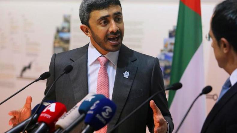 وزير خارجية الإمارات يشارك مقالاً عن التطبيع مع الاحتلال