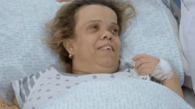 الفنانة عتيقة طوبال تتعرض لسقوط عنيف بإحدى العيادات الطبية