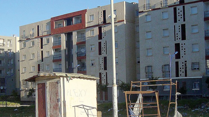 سكان موقع عدل “البلاطو” بأولاد فايت يهددون بالخروج للشارع