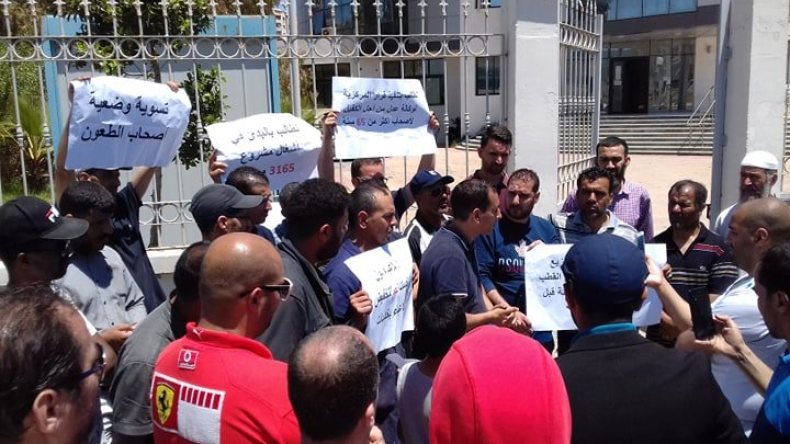 مكتتبو عدل 2013 يحتجون أمام مقر الوكالة الجهوية بوهران