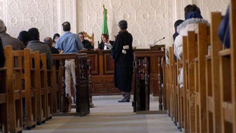 عصابة تنصب على عجوز كفيفة ومقعدة بالسحاولة