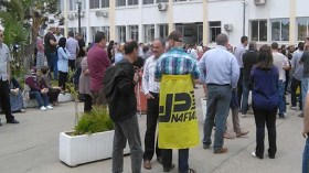 عمال نفطال يضربون عن العمل ويوقفون الإنتاج