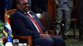 البشير: الرئيس لا يتغير بالفيسبوك