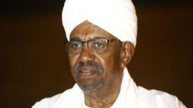 عمر البشير يواجه 3 تهم متعلقة بالفساد