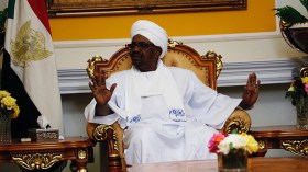 البشير للمطالبين بتنحيه: استعدوا لانتخابات 2020