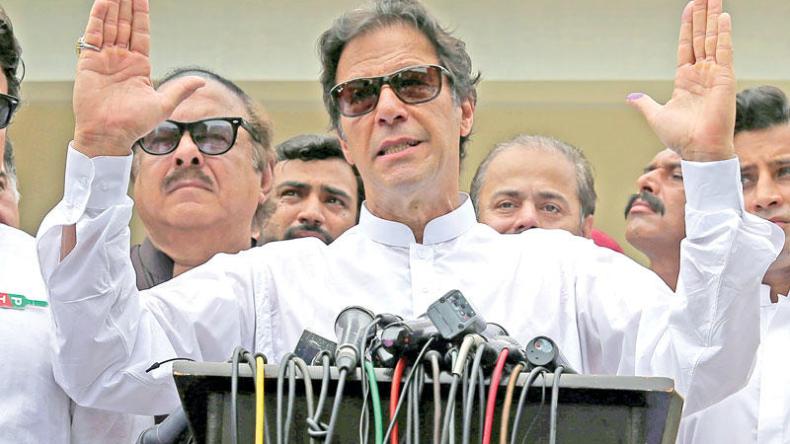 حزب عمران خان يفوز بالانتخابات الباكستانية