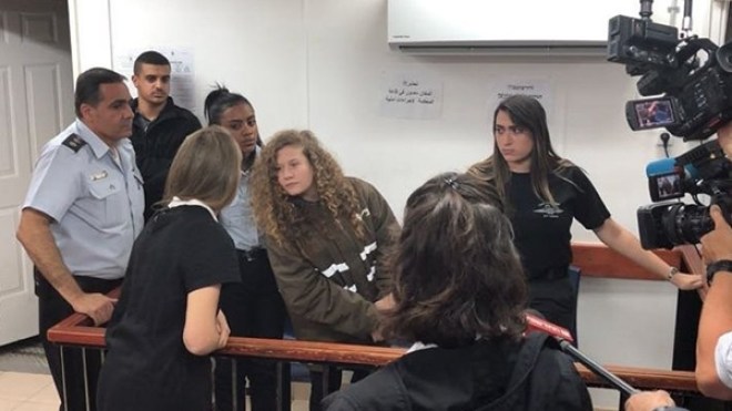 السجن ثمانية أشهر لعهد التميمي ووالدتها