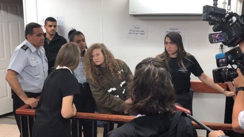 السجن ثمانية أشهر لعهد التميمي ووالدتها