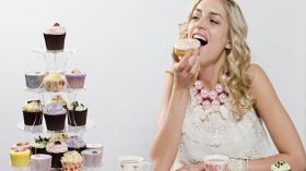 الاستهلاك العشوائي للحلويات يعرض المواطنين لانتكاسات صحية 