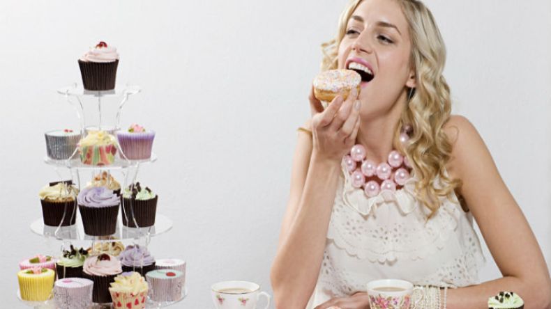 الاستهلاك العشوائي للحلويات يعرض المواطنين لانتكاسات صحية 