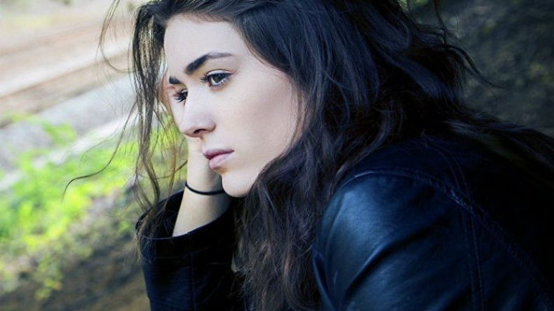 ماتت والدتي قبل العيد بأيام معدودات وأنا بحاجة للمواساة!