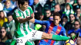 إدارة بيتيس تحضر عقدا جديدا لتحصين عيسى ماندي