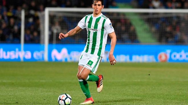 مدرب بيتيس يمتدح قائد “الخضر”