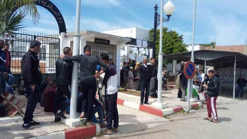 وقفة احتجاجية على “فساد” وزيرين سابقين بعين الدفلى